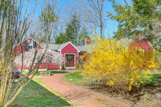Pet-Friendly Yard: Boston Area Home Near Gillette - 3