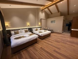 Hotel Old Bellevue Heritage Stay with Mountain Views in Chowrasta Darjeeling - 1
