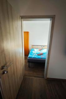 Celý byt 3 uzamykateľné izby pre 7 ľudí - Útulné ubytovanie v Prešove - rýchle a stabilné Wi-Fi, 2xSmart TV-55 palcov, práčka, sušička a plne vybavená kuchyňa, bezplatné parkovanie, výhodné dlhodobé pobyty - 6