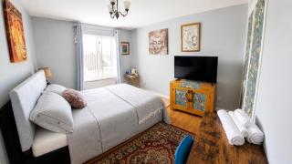 Mountain View Double Room Ideal for Mourne Hikes Cycling & Event Weekends - 9