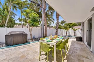 New! Heated Pool (Complimentary) • Mini Golf • Bicycles Available • Just 6 Minutes to the Beach - 2