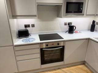 Spacious Modern Apartment, Close to Theatres - 1