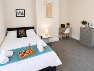 Large 4 Bed House- Ideal for Long Stay - 8