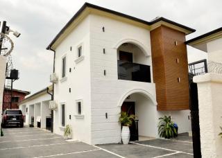Roli Luxury Apartments Sapele - 0