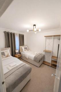 3BR Cambridge Home Garden Dual Parking Free Wifi & Parking - 9