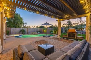 Waterfront Villa with Pool Hot Tub Lounge area - 9