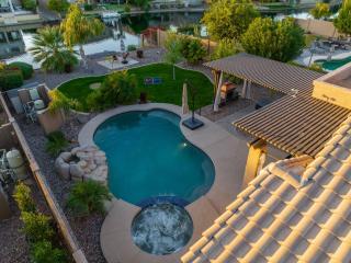 Waterfront Villa with Pool Hot Tub Lounge area - 4