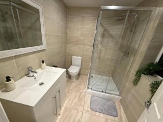 House Sleeps 8 with Parking - 7