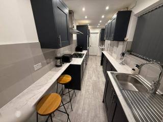 House Sleeps 8 with Parking - 2