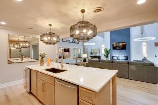 Sleeps 40! Entire Condotel Outside Overland Park - 5
