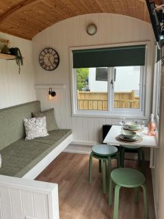 Pearl Shepherds Hut - 4