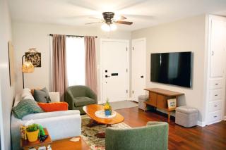Family Friendly 3 Bed W/ W&D + Workout Equipment - 1