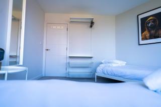 #141 Coastal Apartment Bournemouth Beach - Sleeps 10 - Perfect for Contractors and Families - 4