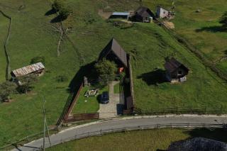A Hunter's Lodge - 9