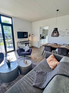 EuroParcs Bad Hoophuizen Chalet Glücksort mit Zaun Haus Nr Water03 - 4