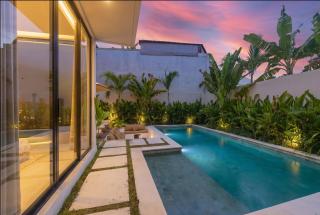 Stylish 4BR Retreat with Pool & Sunken Lounge - 9