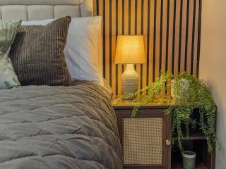 Forest Inspired Home! Near M1 and Superb Locations - 7