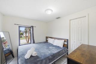3 bedrooms 1 bathroom Entire Beach Side House - 4