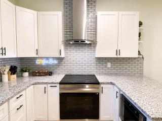 Sleeps 10 4BR Home Perfect for Groups and Families - 3