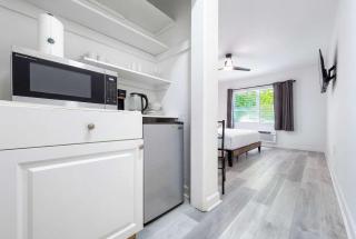 Cozy Miami Beach Studio with King Bed & Smart TV - 7