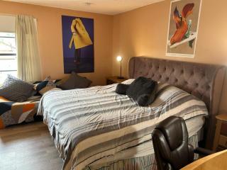 Deluxe bedroom in a beautiful home - 9