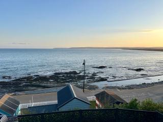 Seafront 2BR Bungalow with Deck & Bay Views, Sleeps 4 - Westward Ho! - 7