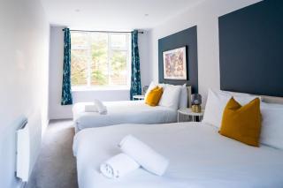 #148 Modern Apartment 2 - Bournemouth BH 4 - Sleeps 10 - Perfect for families - 4