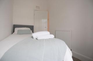 4 Bedroom sleeps 7 spacious - 8