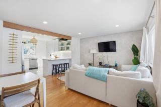 Bright & Fully Renovated Retreat - Holiday Home - 6