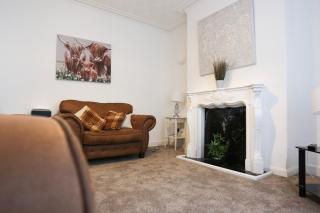 4 Bedroom sleeps 7 spacious - 1