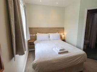 Jubilee First-floor Double Bedroom - 9