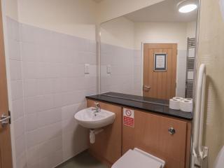 Jubilee First-floor Double Bedroom - 5