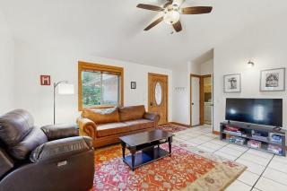 Pet-Friendly Cabin Fenced Yard Near Lake - 7