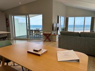 Stylish 3-Bed Seaview Retreat with Balcony - Steps from the Beach - Westward Ho! - 8