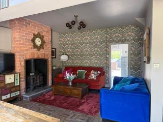 Canal Side Cottage Wakefield - 1