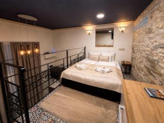 New Luxury Loft Studio in Budapest City Centre, next to Synagogue, near Deák Square, Quiet Courtyard, Air Conditioning, Fast WiFi, Hotel-Level Comfort - 0