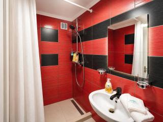 New Luxury Loft Studio in Budapest City Centre, next to Synagogue, near Deák Square, Quiet Courtyard, Air Conditioning, Fast WiFi, Hotel-Level Comfort - 5