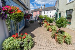 Lion Cottage - Dog-Friendly 3-Bed in Heart of Holt - 2