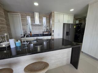 La Perla Blanca - Luxury 4BR 3BA Penthouse - 5