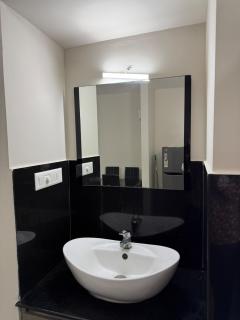 Calm & Cozy Flat Near CIAL - 2