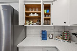 Serenity on Strauss 400 - Cozy Duplex in Prime Location - 1