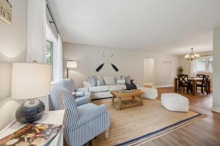 Serenity on Strauss 400 - Cozy Duplex in Prime Location - 9