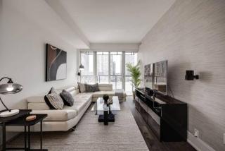 Exquisite 3BR Suite Downtown Toronto with Balcony - 5
