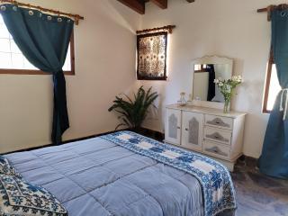 Suite Magnolias Independiente con baño propio y una salita - 9