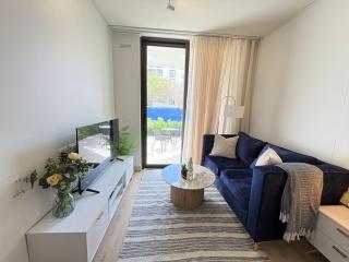 Modern Rosebank 1BR Walk to Mall and Gautrain - 2
