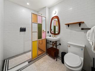 Freeman 802 by Rove Travel - 1BRCondo with Shared Amenities - 2