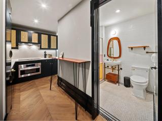 Freeman 802 by Rove Travel - 1BRCondo with Shared Amenities - 3