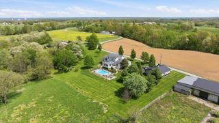 Northern Kentucky Gem w/ Yard & In-Ground Pool! - 7