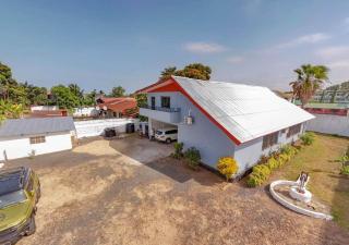Monrovia Executive Home - Fast Internet - 9