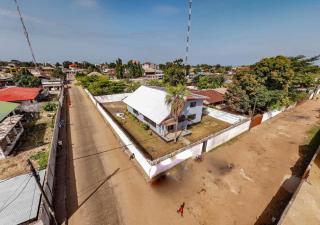 Monrovia Executive Home - Fast Internet - 5